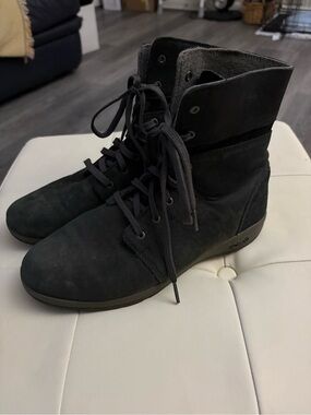 Chaco Women’s Black Suede Lace-Up Ankle Boots
